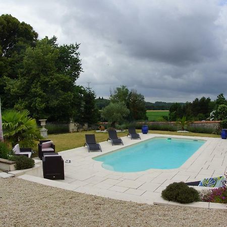 Villa le petit nid Neuillé-le-Lierre Exterior foto